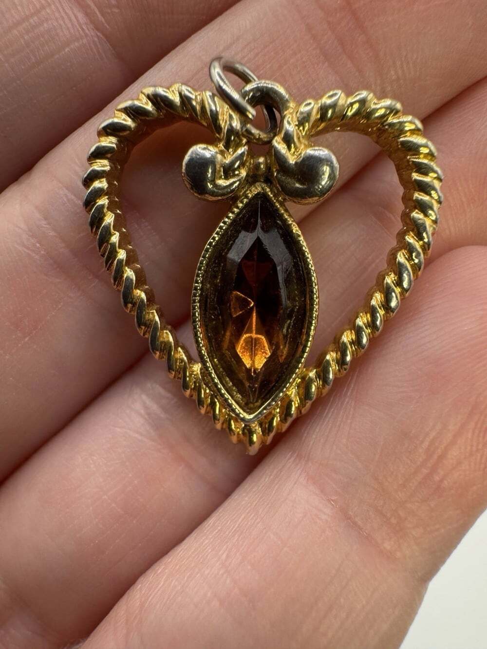 Vintage Avon Gold Tone Twisted Rope Heart Pendant Brown Amber Glass Necklace